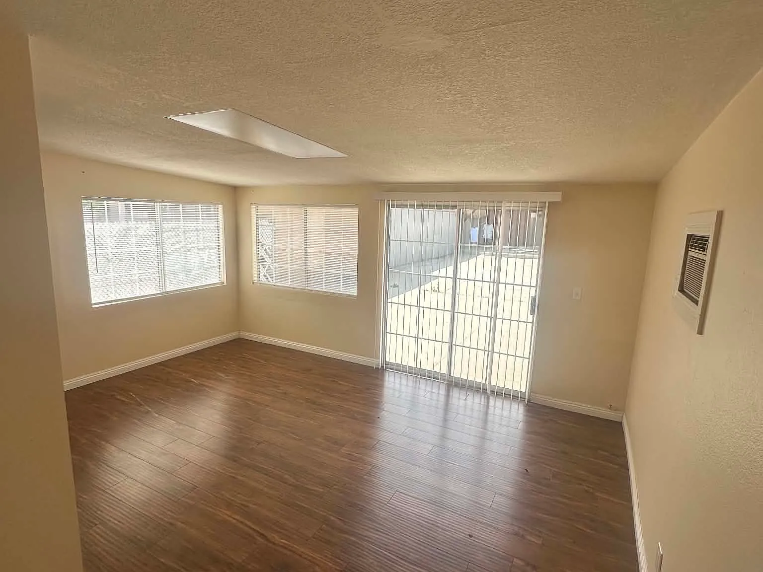 3 bed, 1867 sqft, $3,900 — Photo 2