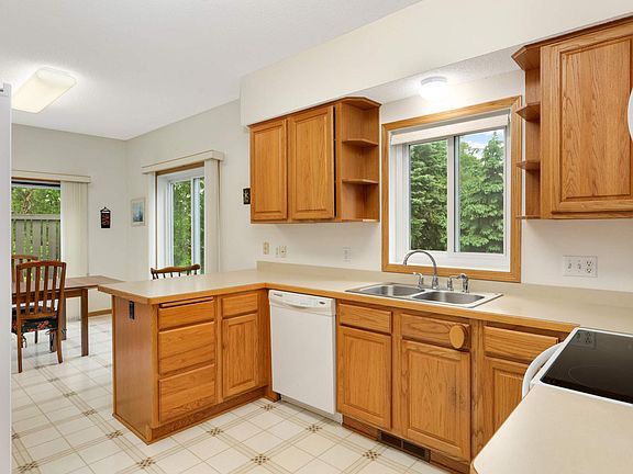 5th image of 842 Monet Ct