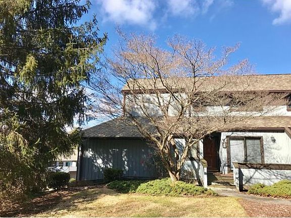 2nd image of 102 Hampton Ct #102