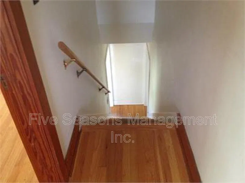 4 bed, 1.5 bath, 1400 sqft, $4,400 — Photo 3