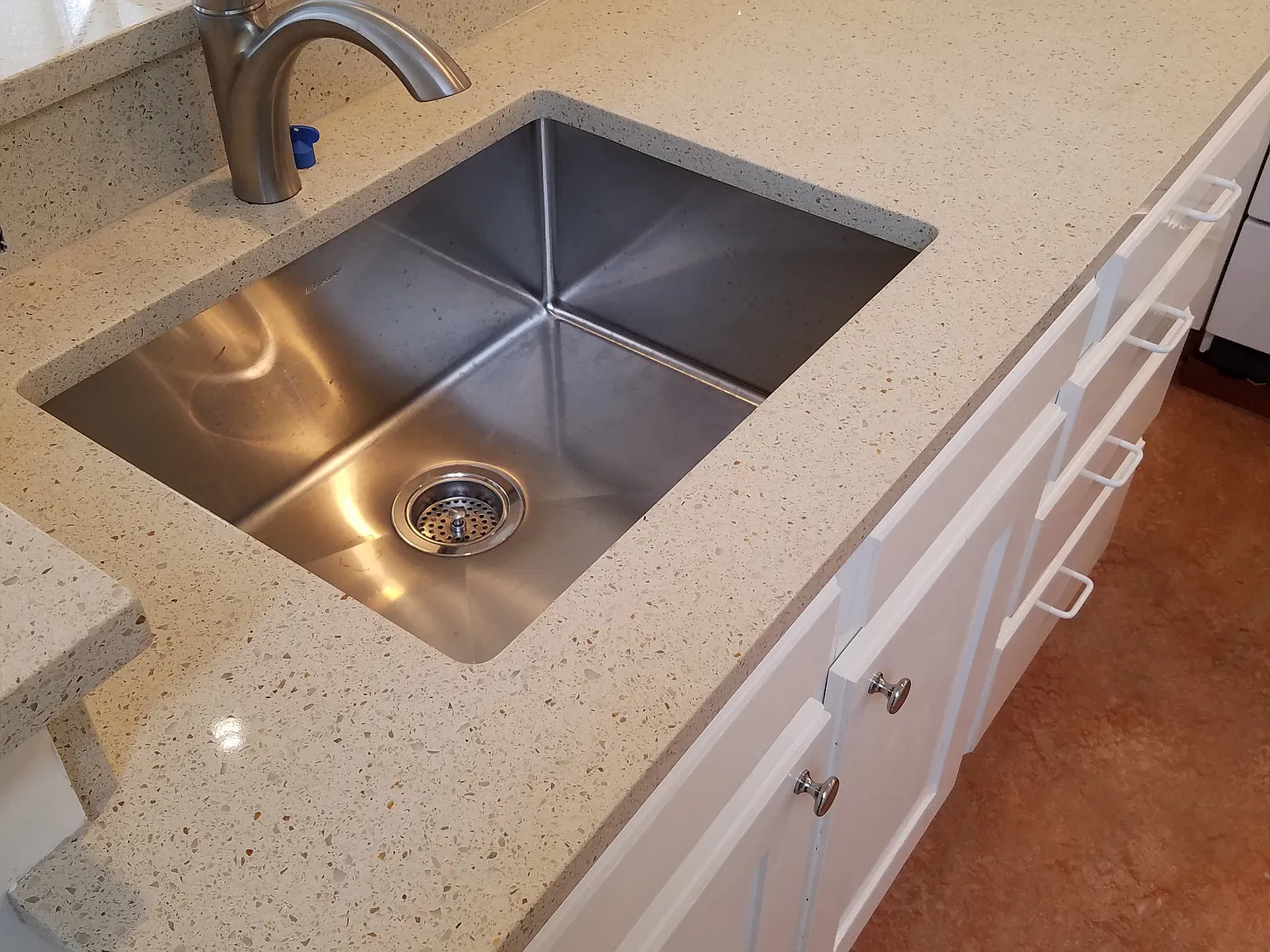 2 bed, 720 sqft, $2,110 — Photo 3