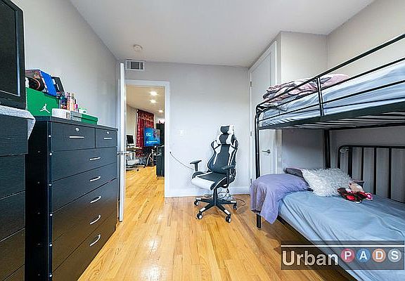 5th image of 1565 Lincoln Pl APT 6