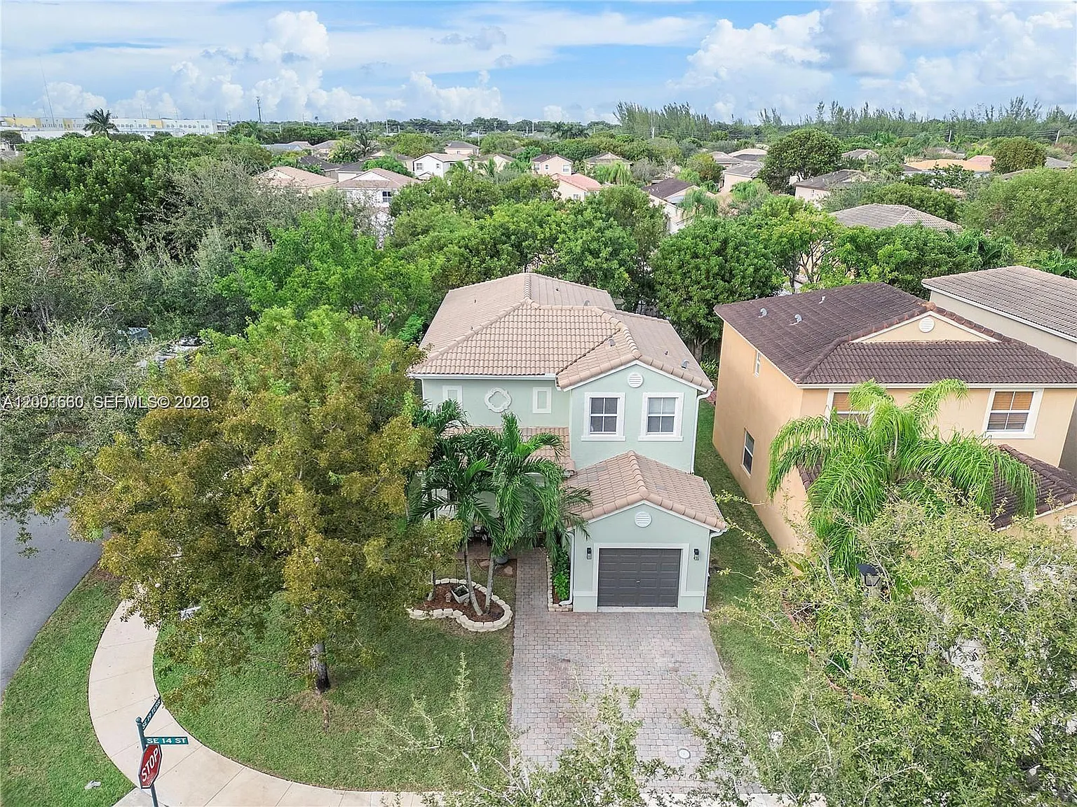 3 bed, 2.5 bath, 2194 sqft, $2,950 — Photo 2