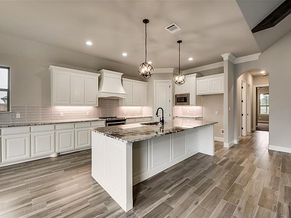 4th image of 8040 Scharmels Ln