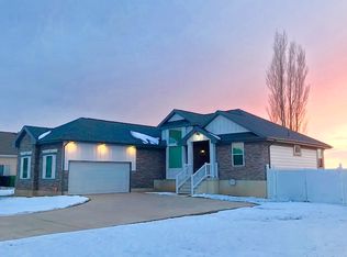 1422 S Gleneagles Dr, Syracuse, UT 84075
