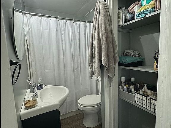 5th image of 1522 Main St