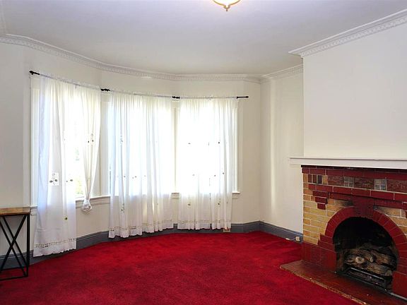 3rd image of 364 Miriam St