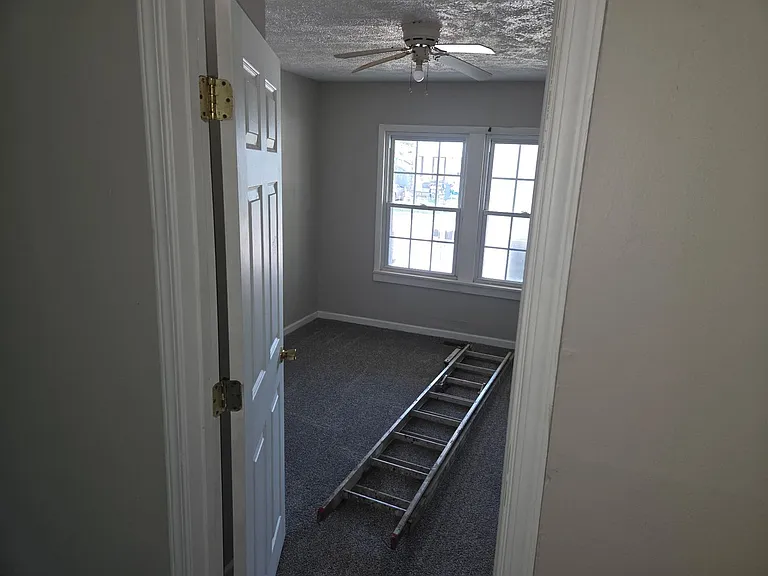 1008 E Kirby Ave — Photo 5