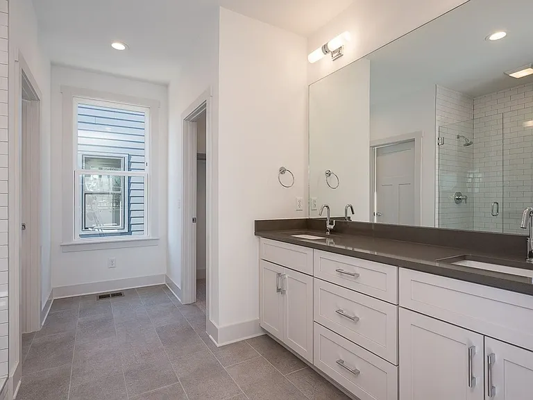 900 Meridian St — Photo 12