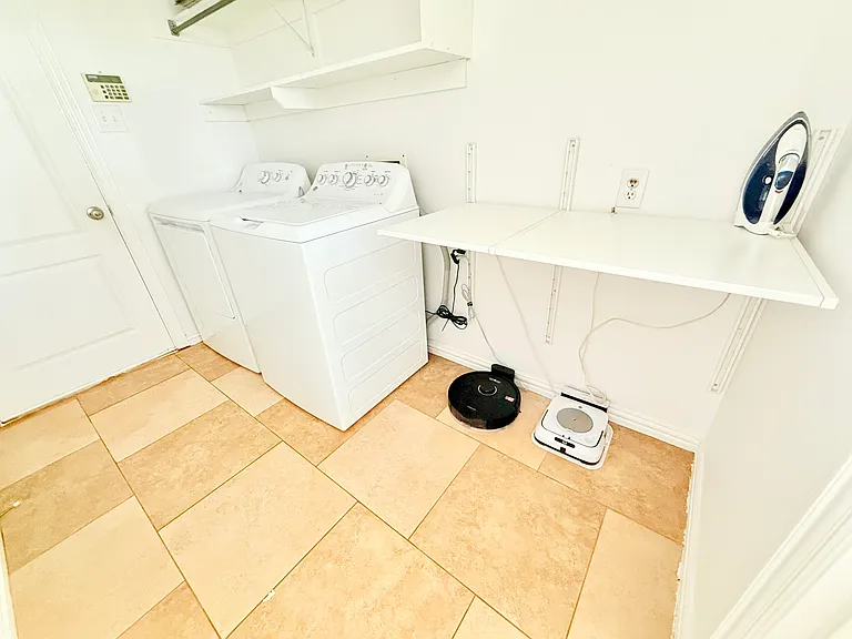 525 Abbey Ct — Photo 24