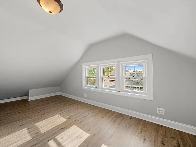 1532 Lombard Ave — Photo 16