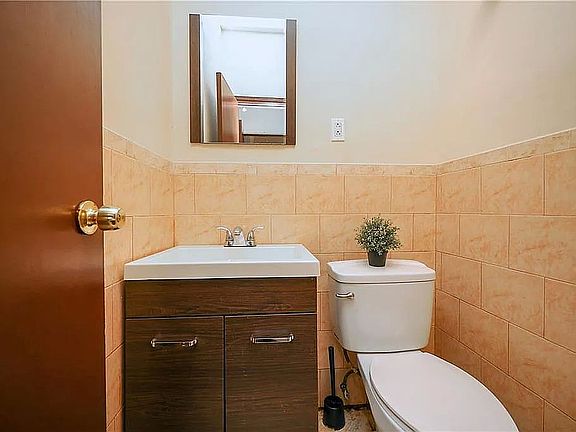 1st Floor 1/2 Bath