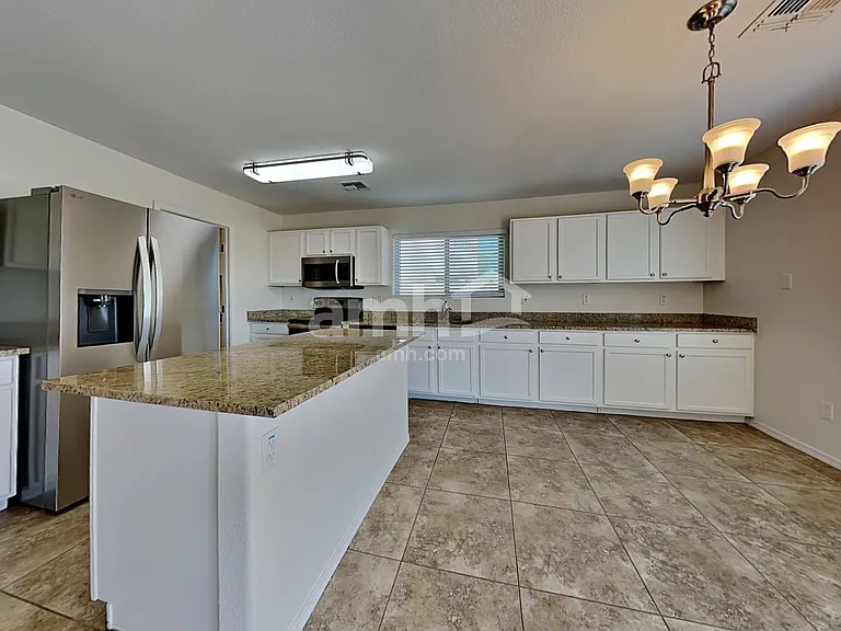 770 E Reflection Pl — Photo 3