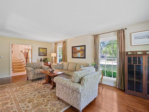 3rd image of 547 Meadowood Dr