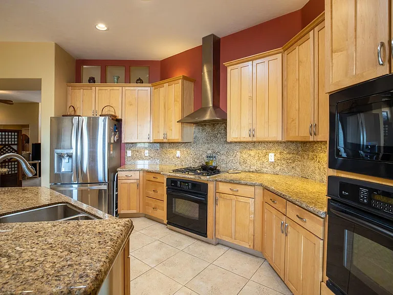1323 N Golden Palomino Pl — Photo 6