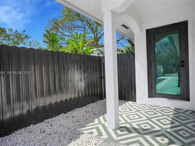 3430 NW 10th Ave — Photo 1