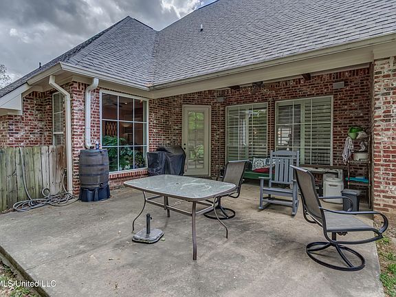 5th image of 104 Brighton Ln