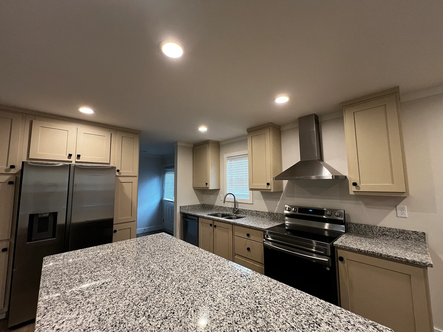 3 bed, 1155 sqft, $1,700 — Photo 2