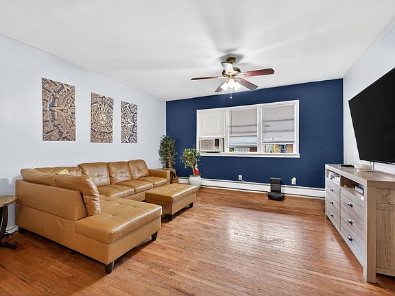 4th image of 129 Avenue E