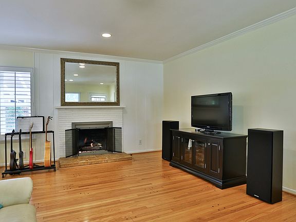 2nd image of 204 Parkrose Ave