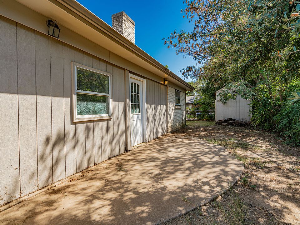 2nd image of 429 Carnation Ln