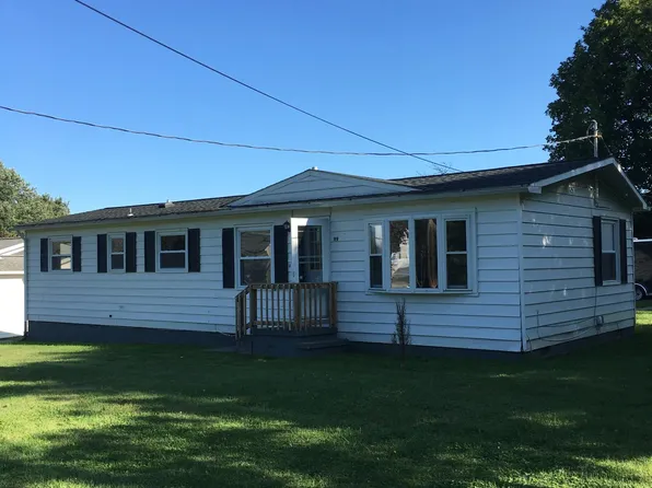 99 Reeves Rd, Henrietta, NY 14467