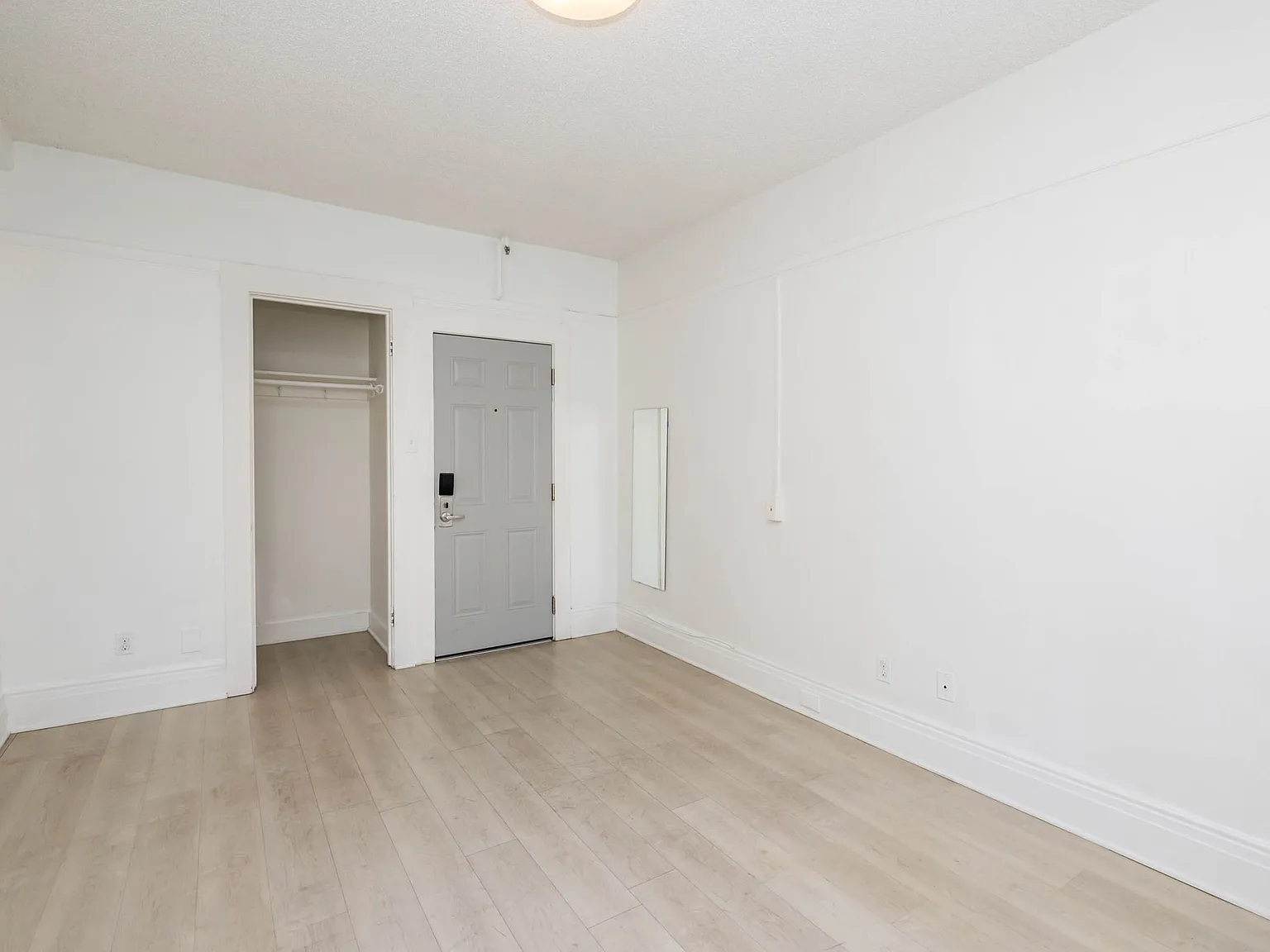 Studio, 170 sqft, $1,095 — Photo 3
