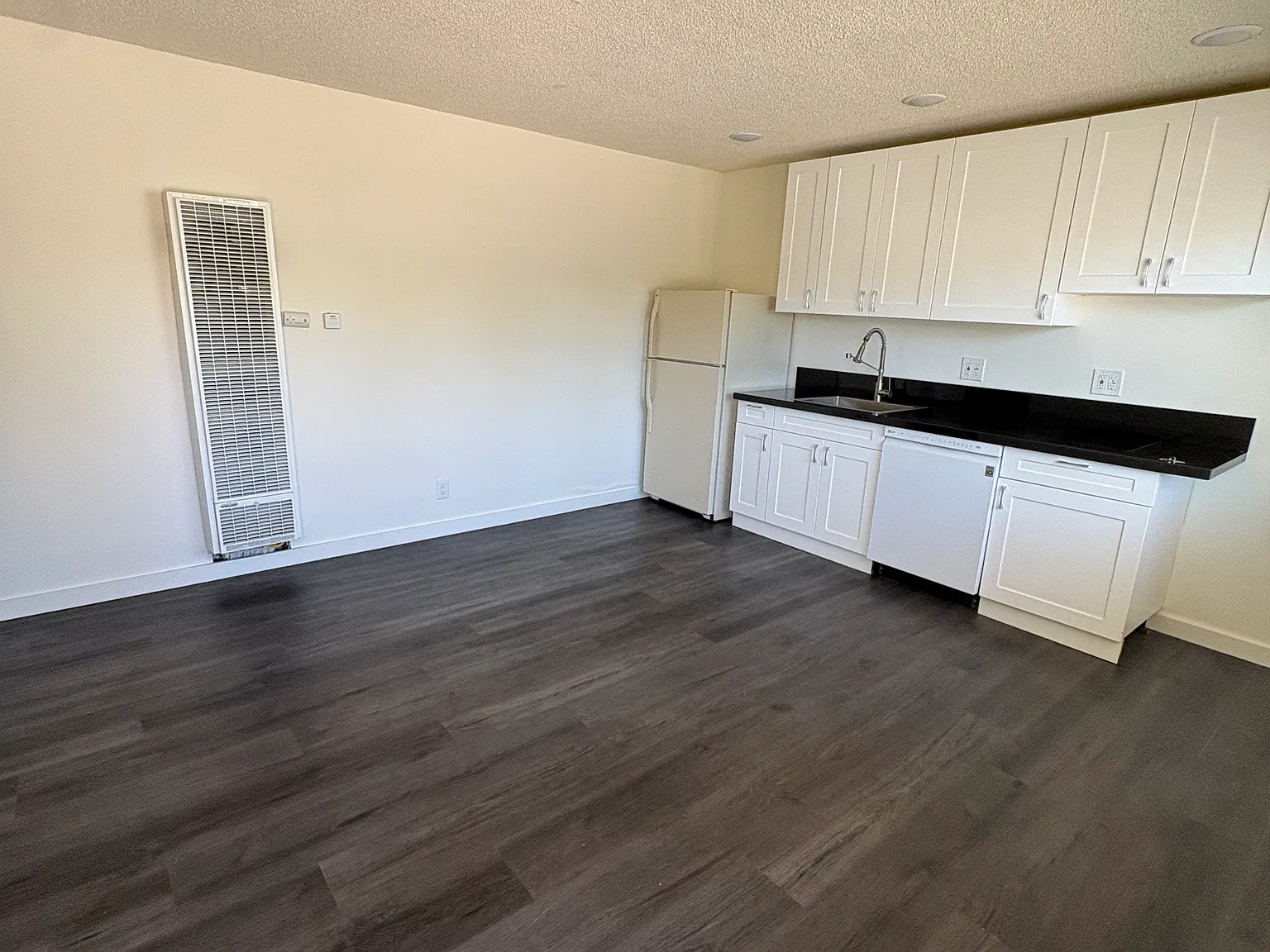 2 bed, $4,000 — Photo 4