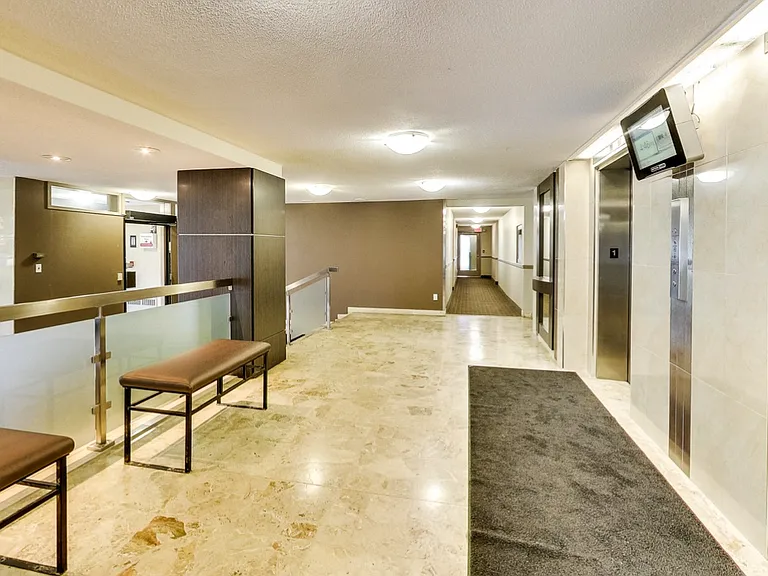 2900 Bathurst St — Photo 17