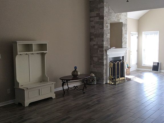 2nd image of 4642 Oak Meadow Way