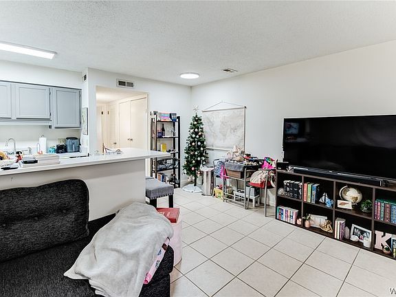 5th image of 1009 12th St #4