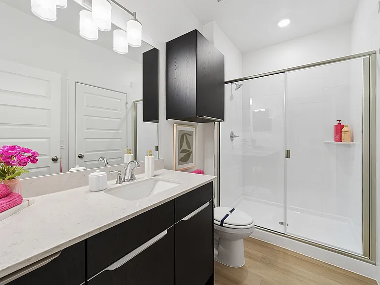 Mansions of Denton | B1 Secondary Bathroom