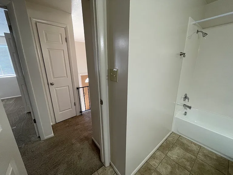 654 N Main St — Photo 5