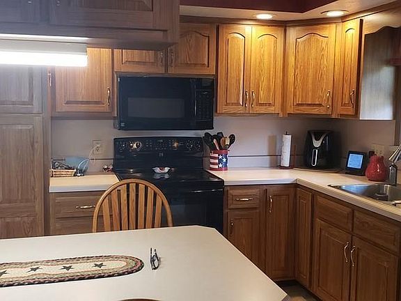 3rd image of 1199 Forest Hills Dr