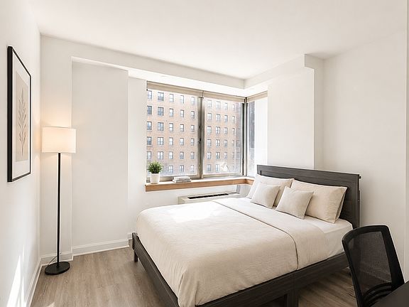 3rd image of 35 W 33rd St APT 31F