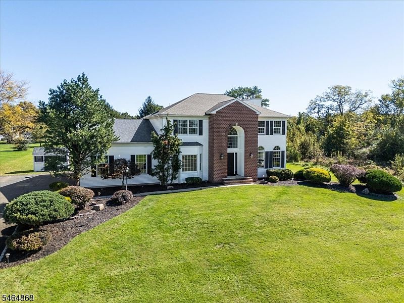 1st image of 11 Cory Ln