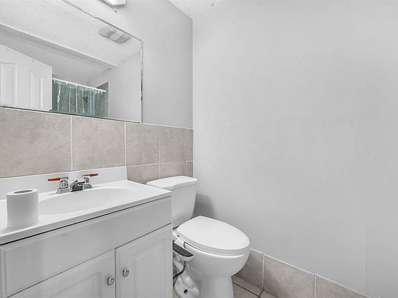 5th image of 6537 E 68th St NE