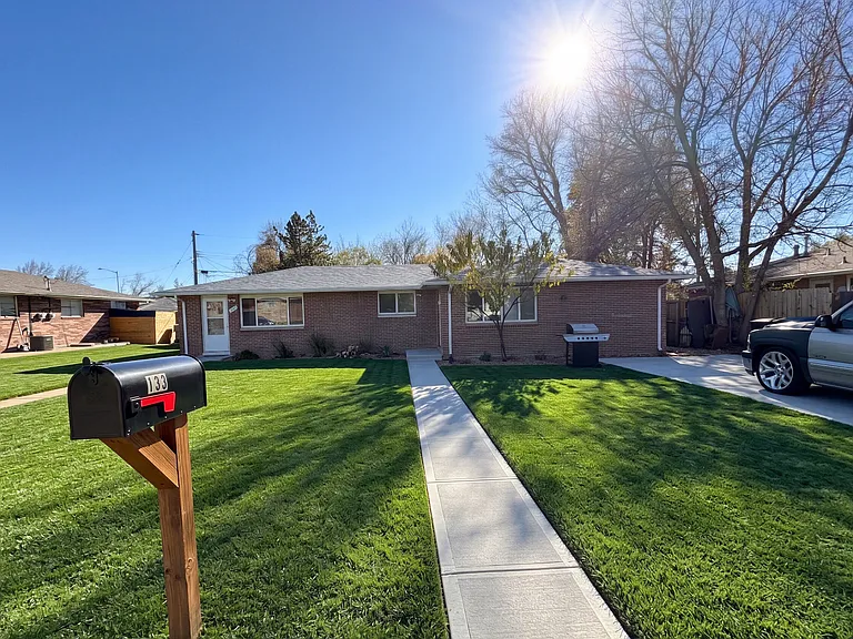 131 Forsyth Dr — Photo 1