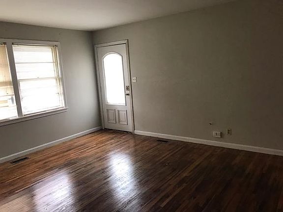 2nd image of 721 Kent Dr APT A