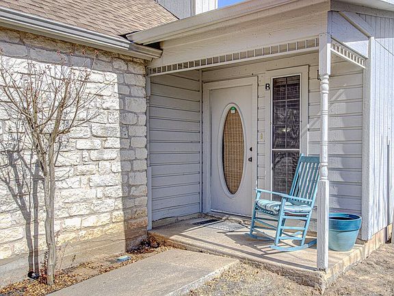 3rd image of 417 Fantail Loop APT B