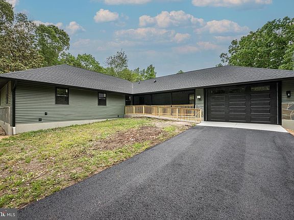 4th image of 2429 Sunnyhill Ave