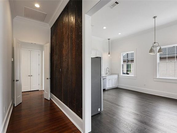 5th image of 640 Pauline St #640