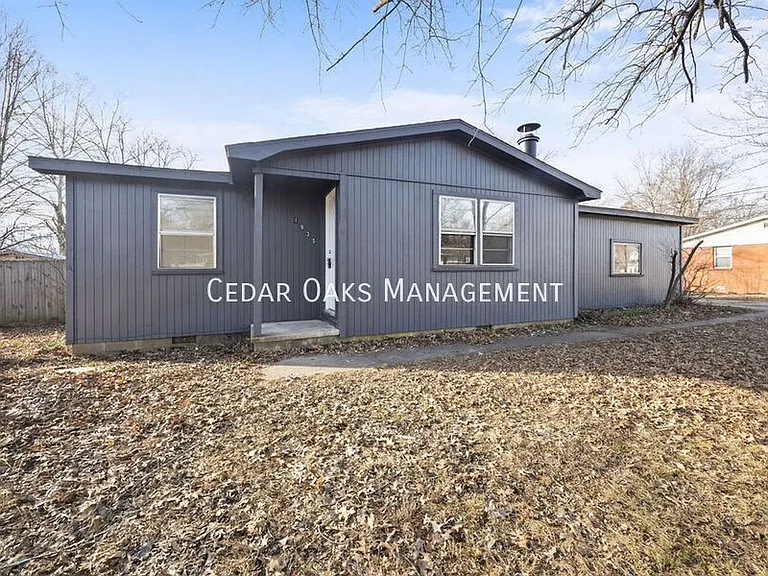 1935 E Lee St — Photo 1