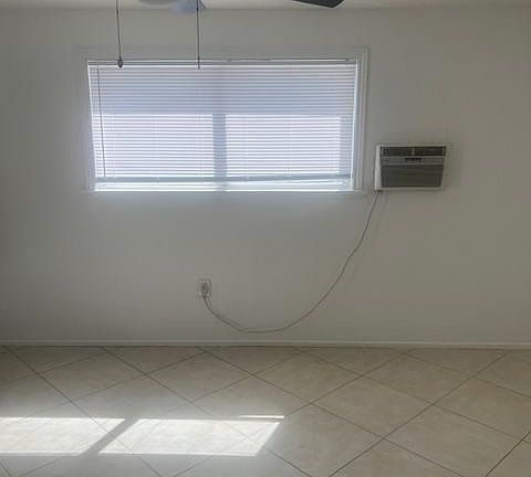 4th image of 4604 Romola Ave