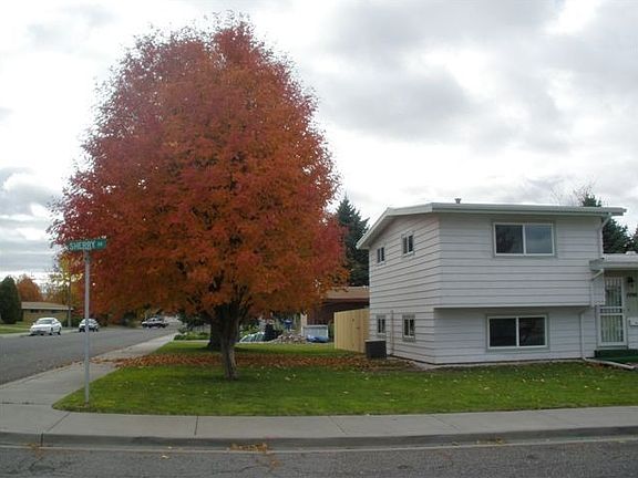 2nd image of 1990 Sherry Dr