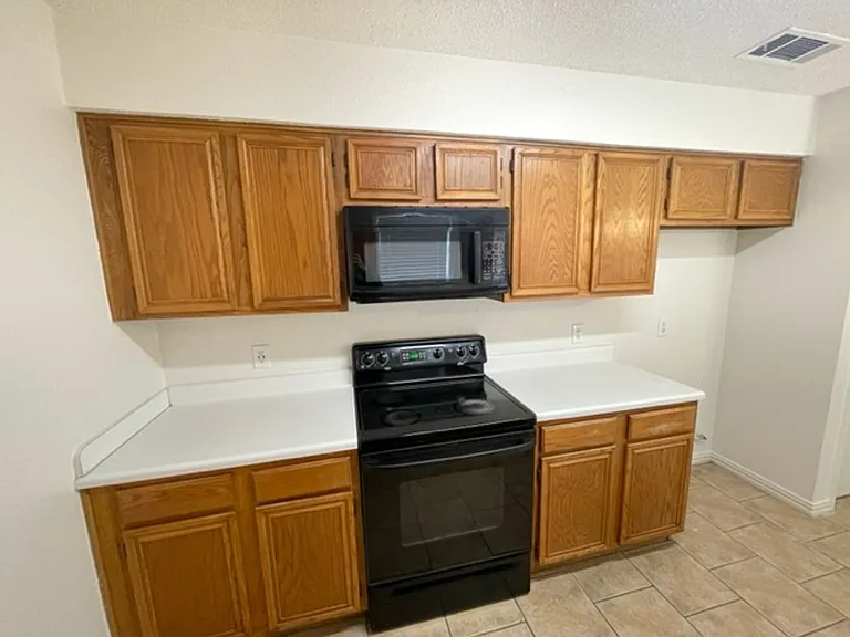 5800 Stone Meadow Ln — Photo 8
