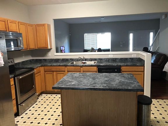 3rd image of 2753 Parkway Cv