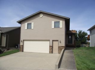204 W 8th St, Pierre, SD 57501