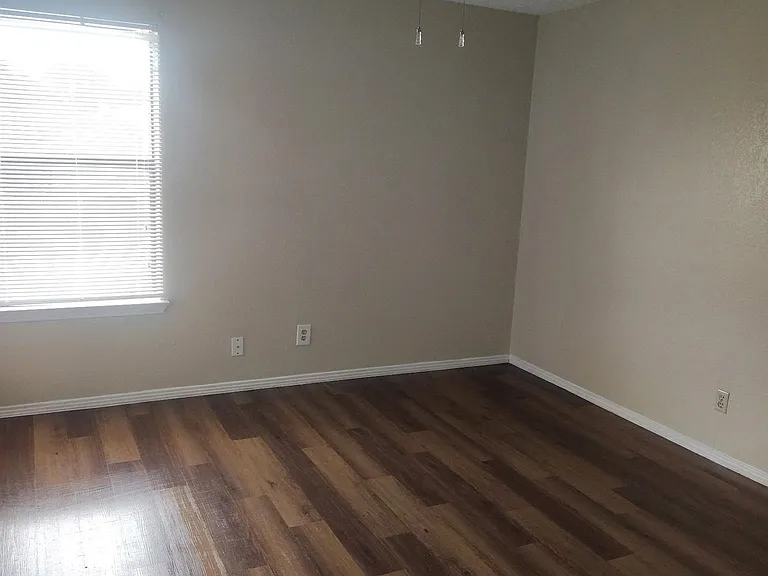 5947 Shadydell Dr — Photo 12