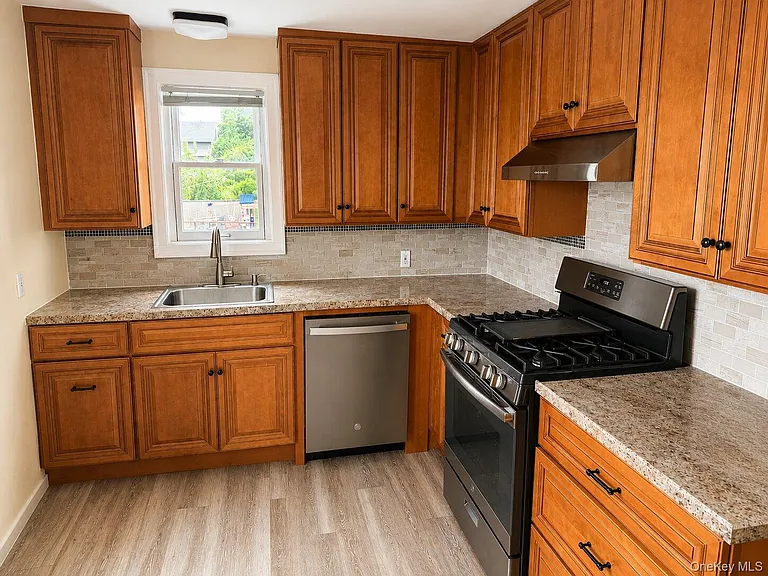 16 Lafayette St #2 — Photo 14